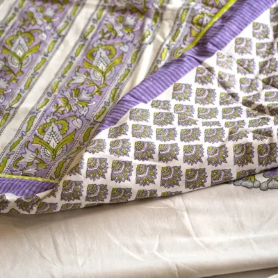 LAvender purple florer boota reversibl ac quilt