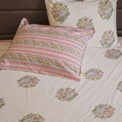 King size traditional block print bedsheet in premium organic cotton for a double bed. Premium Delegate gifts