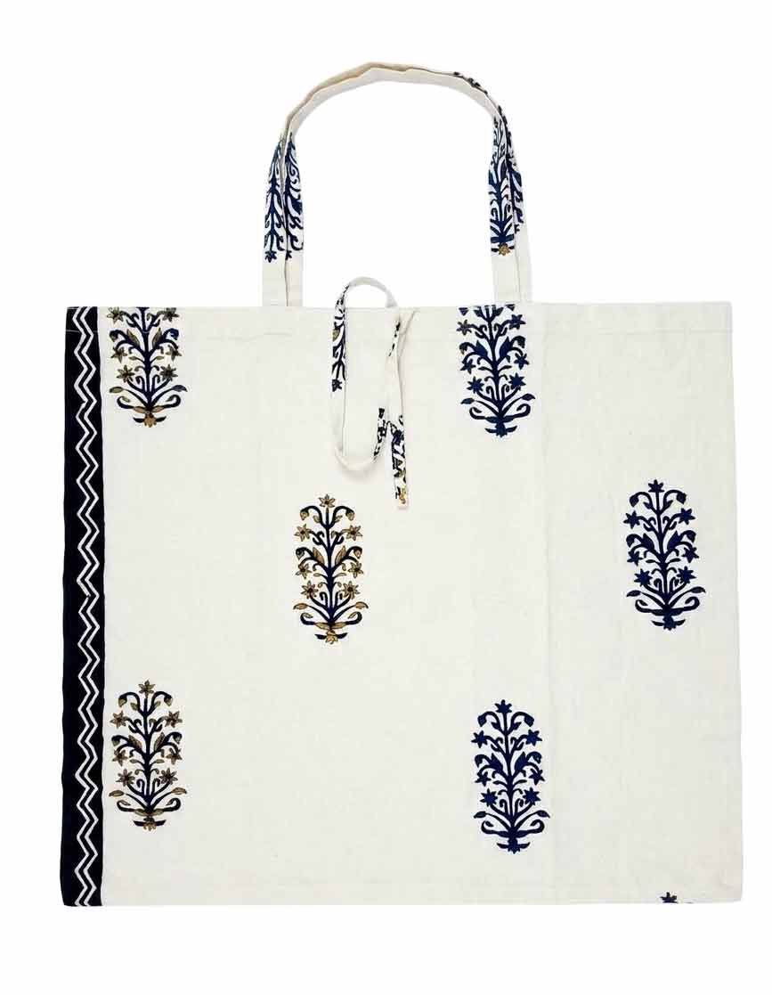 kalaaai-black-and-white-l-tote Kalaaai Studio Tote Bag with hand block printed fabric in beautiful black and white color floral print. compactible bag to fit your pocket for an easy sustainable lifestyle. eco friendly corporate gift